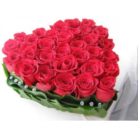 S002 FLOWER ARRANGEMENT HEART WITH  ROSES
