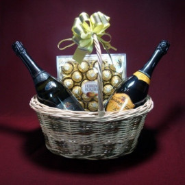 P12 BASKET WITH CANDY AND 2 BOTTLE OF PROSECCO