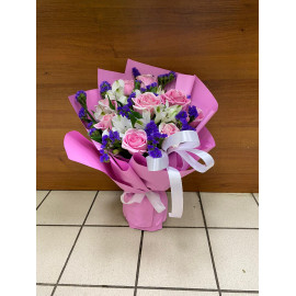 A146 MIXSED BOUQUET WITH ROSES AND ALSTROMERIA